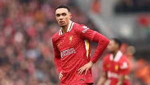 对阵蓝狐轰入制胜球，这是阿诺德职业生涯第一个左脚进球