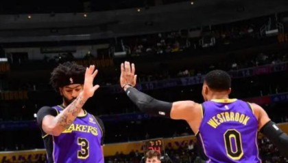 星空体育APP-最好的浓眉回来了！湖人穿越阴影只待詹皇复出