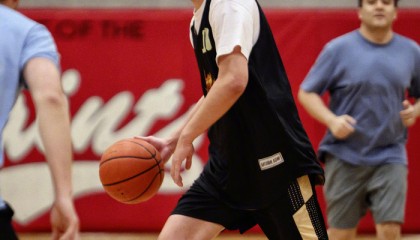 星空体育网页-THE1联赛测试赛众球员上脚球鞋品牌多样|照相馆|程球_新浪体育_新浪新闻