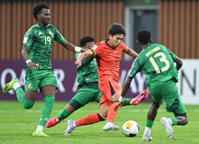 1740273184616017479.jpg (体育)(40)足球——U20亚洲杯:中国队不敌沙特阿拉伯队+无缘四强XxjpseC007399_20250222_PEPFN0A001.jpg